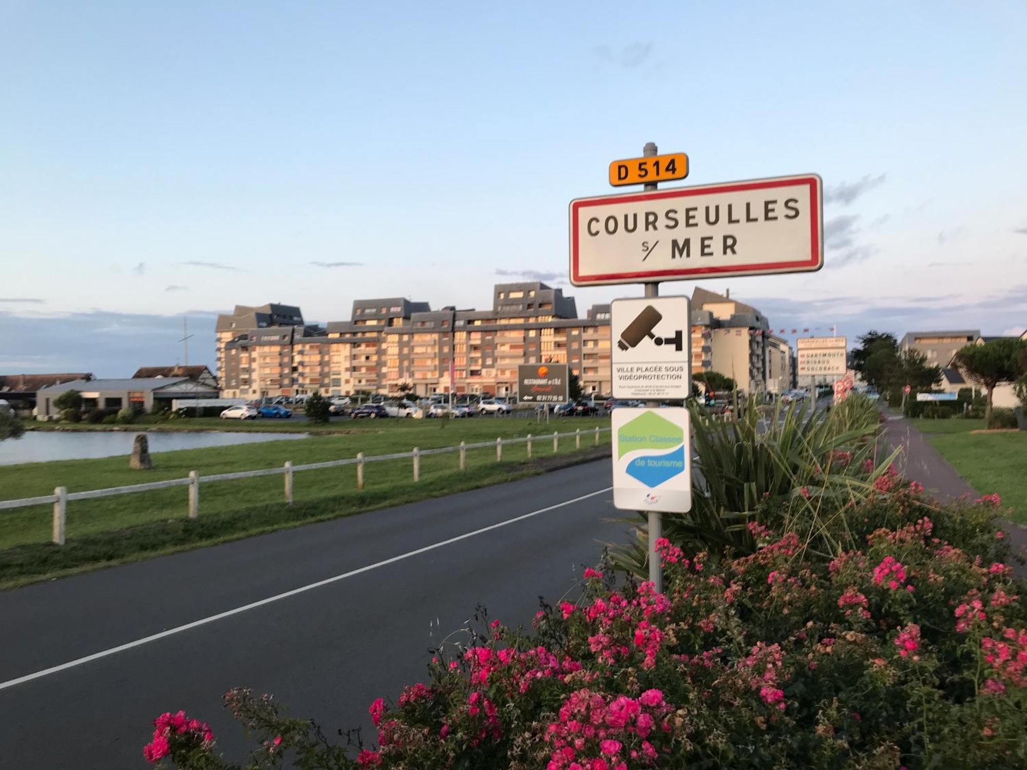 Ferienwohnung Bleu Sale - F2 Courseulles Avec Balcon Exterior foto